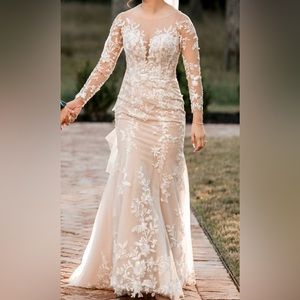 Lace long sleeve wedding dress